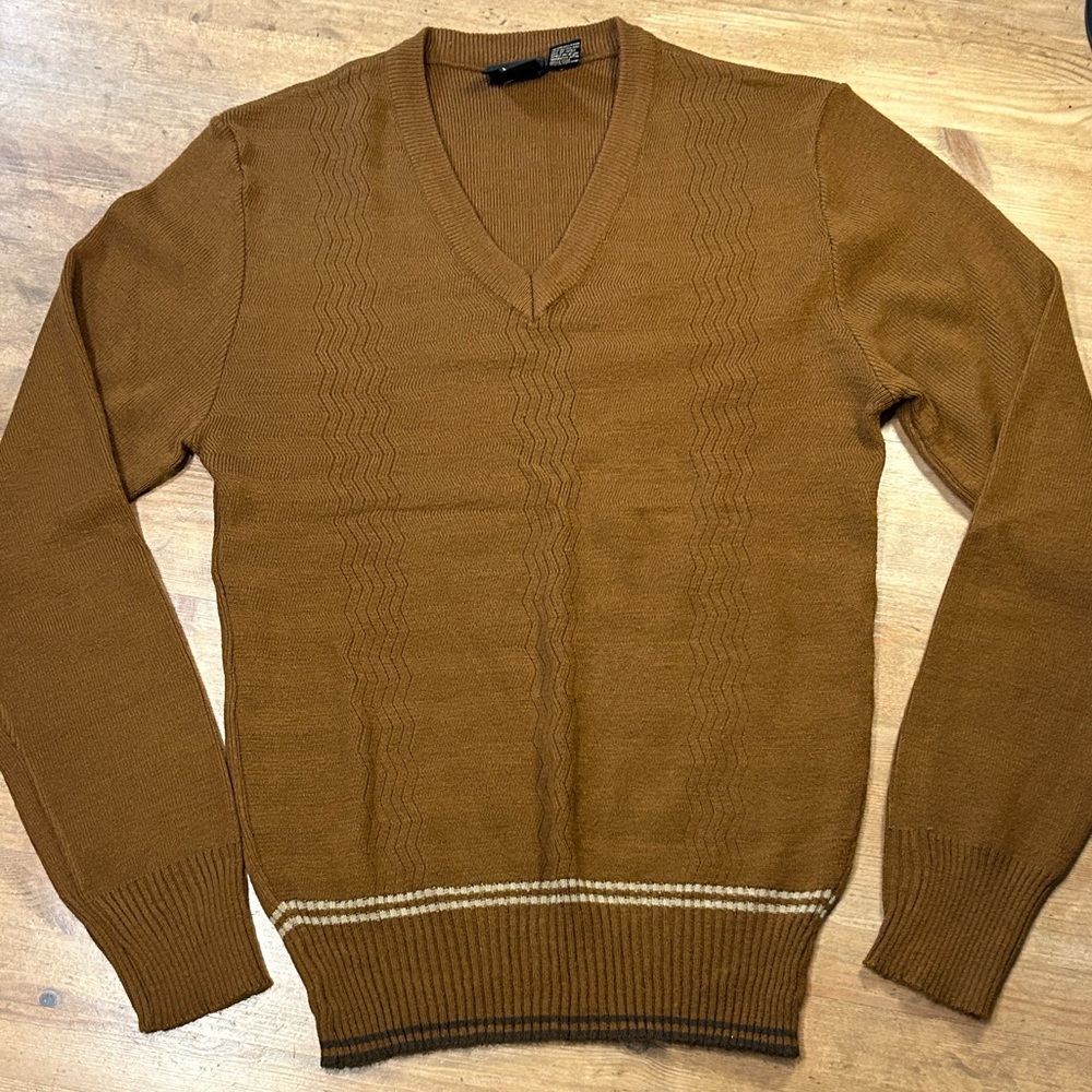 Vintage Landmark Men's Brown V-neck Sweater Size M